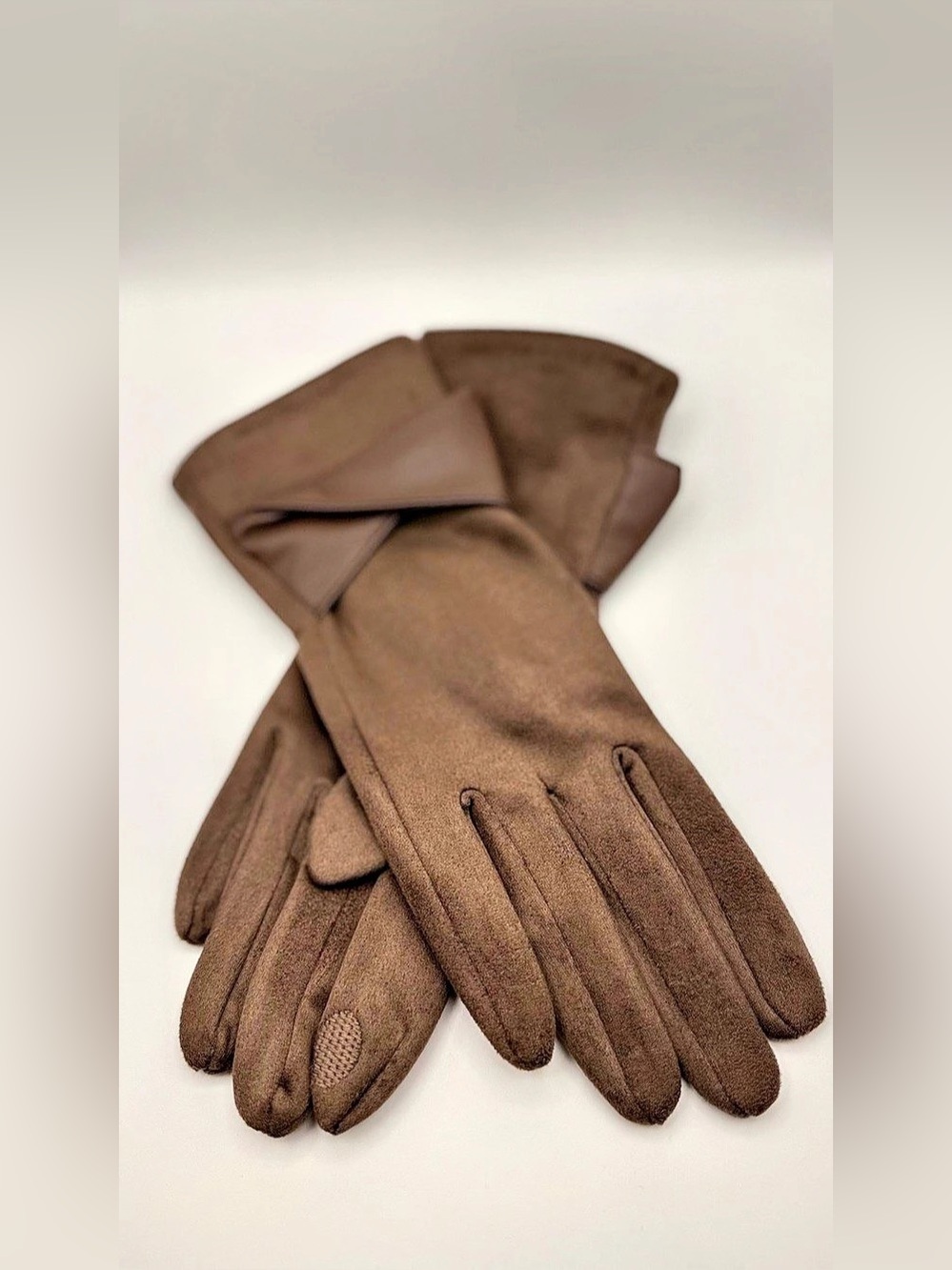 Brown Suede Look Touchscreen Gloves Faux Leather Bow Women’s Winter Gloves - Picture 3 of 8